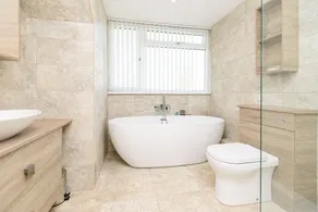Stunning property for 6 with spectacular coastal views - Image 2