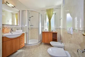 Appartement \"AlpenChalet Niederkofler Evita\" avec vue sur les montagnes, Wi-Fi et jardin - Image 4