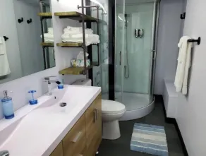 A private lakefront escape - Image 4
