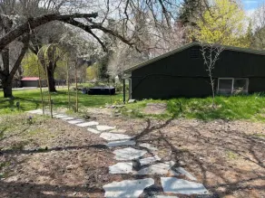 Lake front Cabin on beautiful private 60-acre property and 80-acre Lake. - Image 5