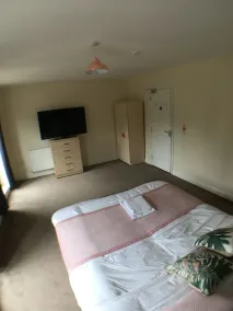 Blackberry house holiday home, comfy beds and netflix TVs - Image 4