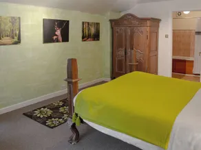 2 bedroom accommodation in Liskeard - Image 3