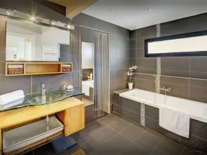 5 stjerner, udendørs jacuzzi, stor terrasse, nær landsbyen - OVO Netværk - Image 5
