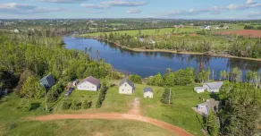 River Front Property With Water View, Minutes To Brackley & Screened In Dining - Image 5