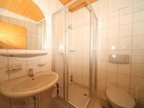 Vierbettzimmer mit Bad, WC - ÜF - Golf- und Skipension Krug - Image 3