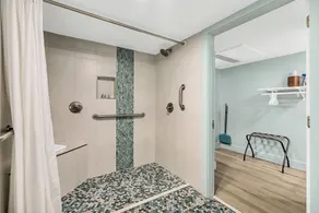 1 King Bed / Just Steps from the Beach! - Image 2