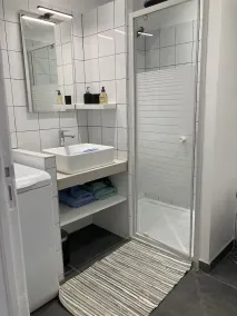 A 5-minute walk from the port! Apartment with garden - Image 2