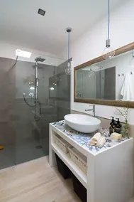 Magnifica villa con vista mare mozzafiato, piscina panoramica, giardino e WI-FI - Image 2