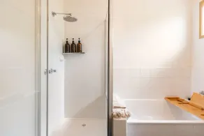 Cozy Home 5 mins drive to Peninsula Hot Springs with Free Parking and Fast Internet - Image 3