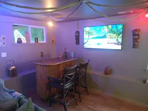 Mid-Century Modern House w/Tiki Room & Hot Tub - Image 3