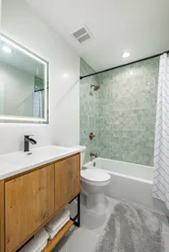 Clean & Centrally located to Busch Gardens USF Tampa Zoo Family & Pet Friendly - Image 3