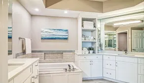 Luxury Condo with stunning water views - Image 4