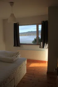 Cottage near the beach with sea views - Image 3
