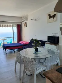 Magnificent apartment with breathtaking sea and beach views. - Image 4