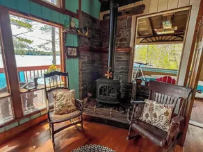 Private lakefront retreat.  10 minutes to Mahone Bay - Image 2