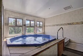 1br Cozy Winter Hideway- Walk To Apres, Shops, Fun- Sleeps 6 1 Bedroom Condo by RedAwning - Image 2