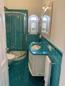 Queen Suite - Luxury Rooms - Image 3