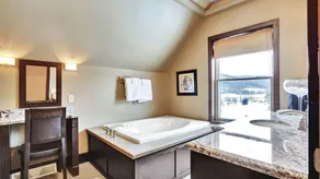 Northwood Chalet , exceptional view, 1mi to Village, Hot tub , A/C , fire pit - Image 5