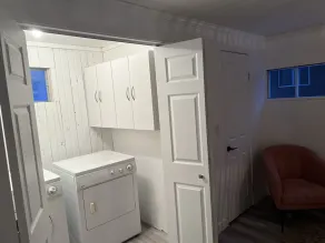 Lake front cabin on the water - Image 3