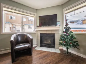 Entire Townhouse, 2 BR, Hot tub, 3 min to Banff - Image 2