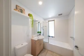 2-Bedroom Airlie Beach Retreat | Pool, Spa & Stunning Port of Airlie Views - Image 4