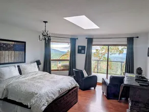 Entire room. Ocean,mountain view, hot tub,garden,deck,next to Mount Maxwell park - Image 4