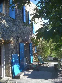 Provencalsk fårefold i et roligt og grønt - Image 4