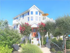 4 bedroom accommodation in Spray Beach - Image 5