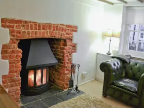 2 bedroom accommodation in Hythe - Image 3