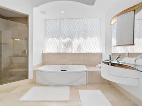 Luxury Condo in Spectacular Tower - Image 2