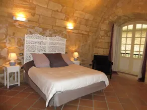 Grand T2 chaleureux de 68 M2, atypique, dans le centre historique - Image 4