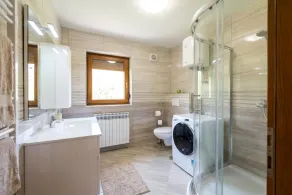 Kolpa Paradise Jacuzzi & Sauna - Happy Rentals - Image 2