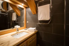 Wonderful chalet, 50 m from the slopes - Image 4