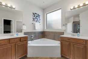 TCH - Spacious 4bd/3.5ba in Fort Worth with Office - Image 3