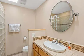 Beautiful Upstairs Corner Cottage - Ocean view from Balcony NCV B2 - Image 2
