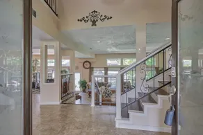 Beautiful Lake front 4 bedroom home with swimming pool and spa - Image 2