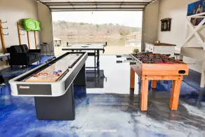 Stunning Lake House w/Large GAMEROOM - Image 3