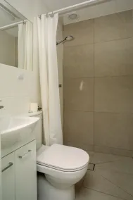 Sous le Chêne 2 chambres doubles / option jusqu'à 20 personnes au total. Petit déjeuner sur demande - Image 5