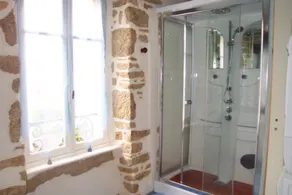 D5010 - MAISON DE PÊCHEUR RESTAURÉE AVEC PETITE COUR FERMÉE SITUÉE À TRÉBOUL - Image 2