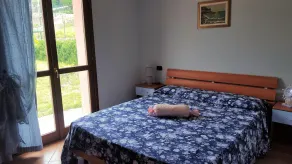 Giulia lägenhet i Villa med trädgårdsparkering delad inomhuspool - Image 3