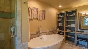 Community Pool, Fishing Ponds, Hot Tub, 2 King 2 Queen+Beds SINGLE STORY - Image 3