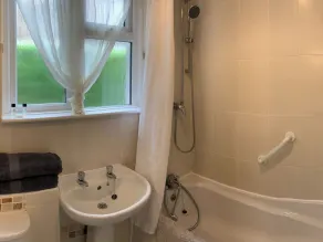 Alojamiento de 2 habitaciones en Bournemouth - Image 2