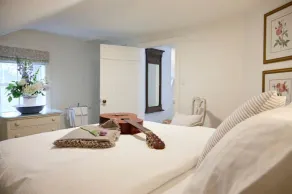 Luxurious farmhouse on Westlake Shore Sandbanks - Image 5