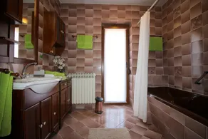 Vicino alla spiaggia, giardino con vasca idromassaggio, barbecue e sedie a sdraio - Image 3