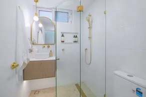 3BR 2BA: High-speed wifi with private balcony - Image 2