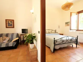 Dejlig lejlighed i villa med pool, WIFI, TV, gårdhave, kæledyr tilladt og panorama udsigt - Image 4