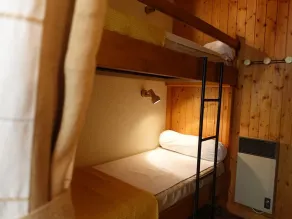 Cozy 6-Person Apt at Ski Base, Hiking Trails, 2-Star Rating, Parking, Wi-Fi Options - Image 4