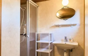 Belle maison de 2 chambres à Bredaryd - Image 3