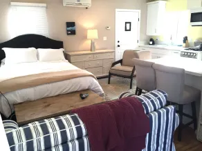 LONG TERM - EXTENDED STAY --  Free-standing Modern Studio. Free Parking - Image 3