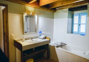 Casa rural con piscina y jacuzzi en medio de los viñedos. - Image 3
